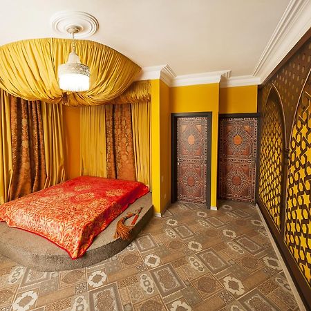 Dating Hotel Cherry Twins (Adults Only) Kiev Eksteriør bilde